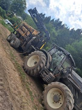 Traktor VALTRA T193 |  Metsatöömasinad | Puidutööstuse masinad | KOMITrade s.r.o.